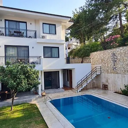 White Icmeler Apartment